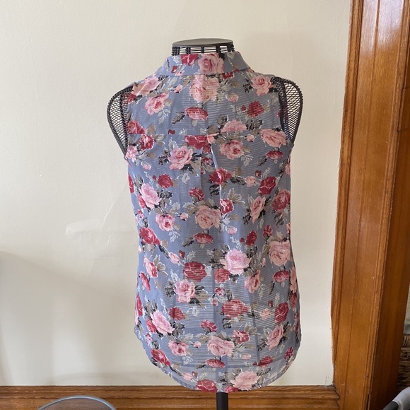 Floral sheer blouse tank - Picture 3 of 5